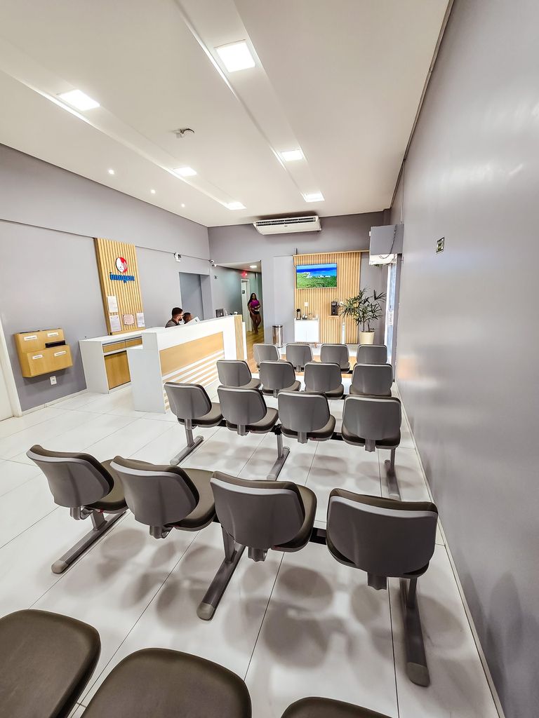 Sala de espera compartilhada, à disposição dos pacientes do profissional locatário